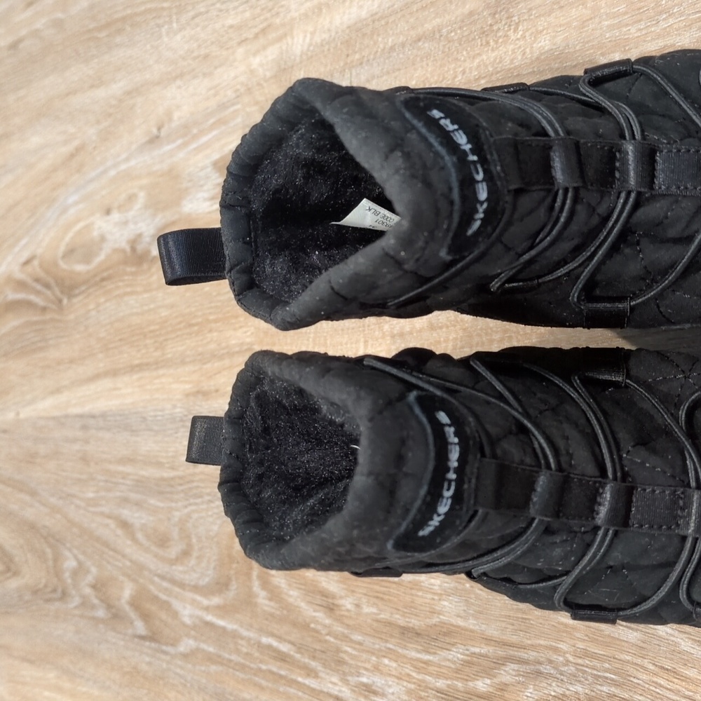 ❤️ NWT Skechers Women's Black leather Quilted Winter Boots size 5 ❤️ - Picture 3 of 12